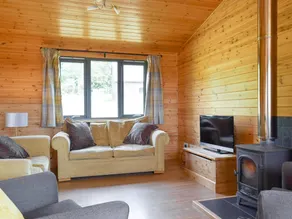 Cottage with garden & terrace | River view - Image 3