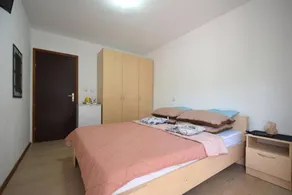 Dedicated room with terrace | Garden view - Image 3