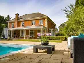 Cottage with pool, garden & hot tub - Image 2