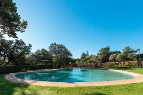 Maison entièrement équipée avec internet haut débit, terrasse et piscine | Vue jardin | Adaptée au travail à distance - Image 2
