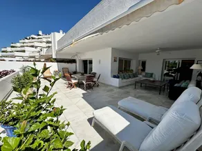 Holiday home with terrace - Image 3
