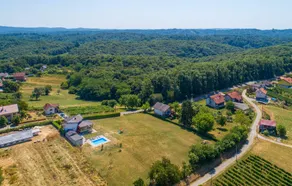 Voll ausgestattetes schönes Ferienhaus mit Grill, Terrasse und Pool - Image 3