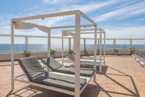 Flat with terrace & pool - Image 4