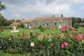 Spacious house near the centre of Landevieille enclosed garden - Image 2