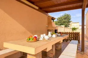 Villa with barbecue, private pool & garden - Image 3