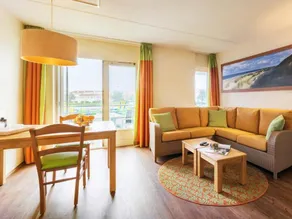 Family-oriented charming flat with terrace & heated pool - Image 5