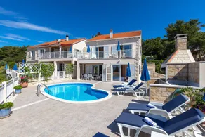 Villa with garden, pool & terrace - Image 4