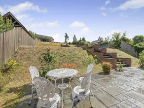 Cottage with garden - Image 2