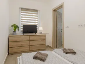 Apartment with terrace - Image 5