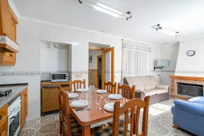 Voll ausgestattetes Ferienhaus mit Terrasse und Grill - Image 3
