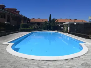 Monolocale con terrazza, giardino e piscina | Vista sul giardino - Image 2