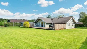 House with hot tub & garden | Dogs allowed - Image 2
