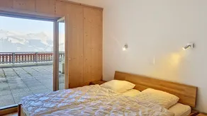 Apartment with sauna, terrace & garden - Image 3