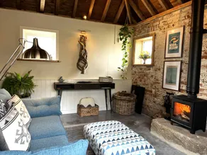 Cottage with garden & jacuzzi - Image 4