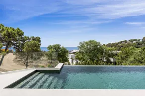 Villa with terrace, garden & private pool | Perfect for remote work - Image 4