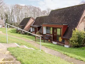 Family-oriented cottage with pool, barbeque & garden | Pet-friendly - Image 2