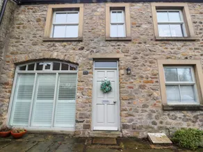 Family-oriented cottage with garden & hot tub | Pets allowed - Image 3