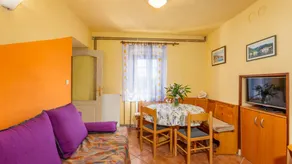 Flat with hot tub, barbeque & garden - Image 5