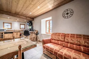 Holiday apartment with garden & barbecue | Mountain view - Image 2