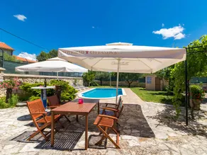 House with terrace, barbecue & garden - Image 2