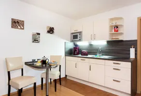 Apartment with terrace, barbeque & garden - Image 4