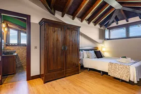 Chambre privée avec terrasse, jardin et jacuzzi | Vue montagne - Image 4
