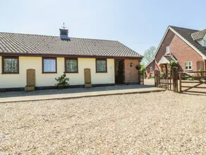Cottage with garden - Image 2