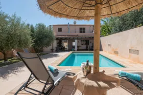 Villa with terrace, private pool & garden - Image 3