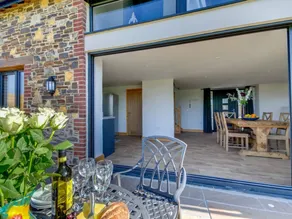 Cottage with garden - Image 2
