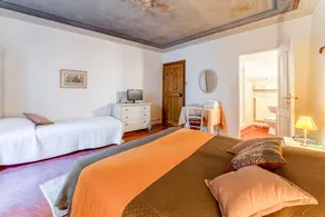 Pleasant private room with pool, fast internet & garden | Pets allowed - Image 5