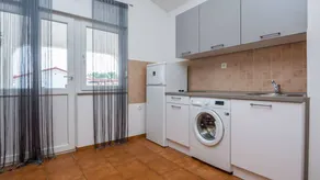 Family-oriented charming flat with garden & barbecue - Image 5