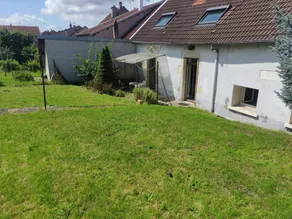 Apartment with terrace - Image 3