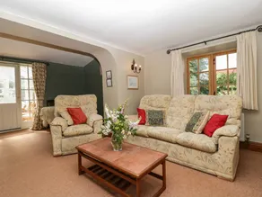 Family-friendly cottage with garden - Image 5