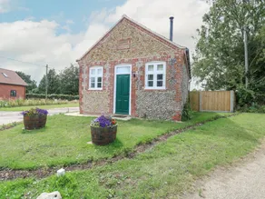 Cottage with garden - Image 3
