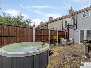 Family-friendly cottage with jacuzzi, garden & BBQ | River view | Pet-friendly - Image 2