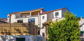 Villa with barbecue, pool & terrace - Image 3