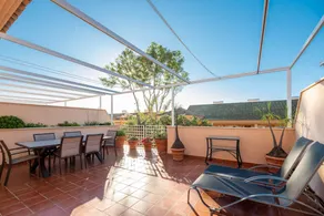 Maison entièrement équipée avec internet haut débit, terrasse et piscine | Vue jardin | Adaptée au travail à distance - Image 3