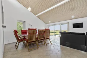 Holiday home with terrace & barbecue - Image 3