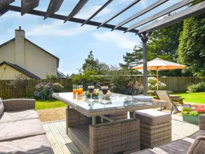 Cottage with garden & hot tub - Image 4