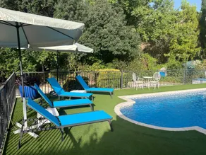 Incantevole casa adatta alle famiglie con terrazza, giardino e piscina privata | Vista sul giardino - Image 4