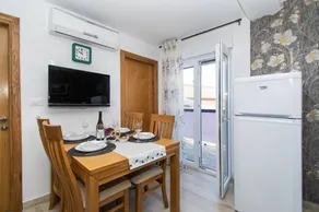 Pleasant holiday apartment with garden & BBQ | Sea view | Beach nearby - Image 5