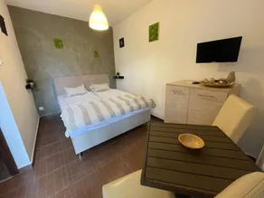Apartment with garden & barbeque - Image 2