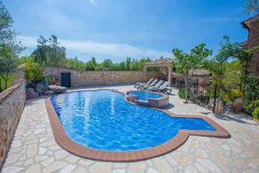 Voll ausgestattete Ferienwohnung mit Pool, Grill und Garten - Image 2