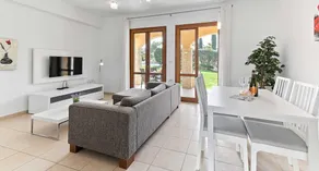 Apartamento con terraza, piscina y jardín | Vistas al agua - Image 5
