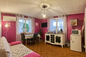 Studio Apartment with Private Terrace, Wi-Fi and Air Conditioning - Image 3