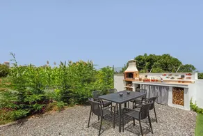 Family-friendly finca with barbecue, terrace & garden | Sea view | Good for workation - Image 2