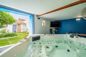 Apartamento con jardín, barbacoa y sauna | Vistas a la ciudad - Image 2
