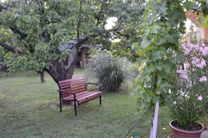 Flat with barbecue, terrace & garden - Image 2
