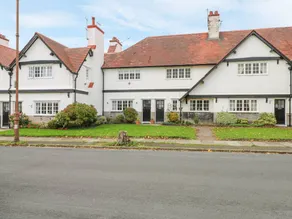Family-friendly cottage with garden - Image 2