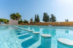 Fully equipped holiday home with pool, terrace & garden | Suitable for remote work | Pet-friendly - Image 2